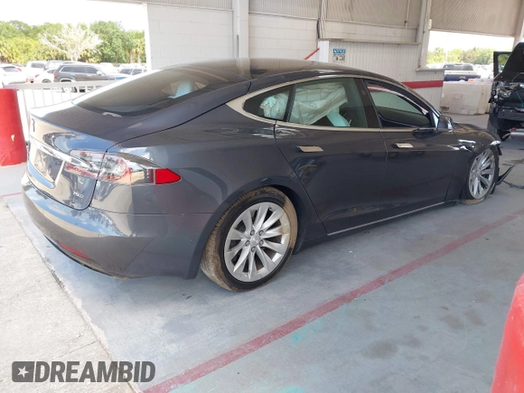 2018 Tesla Model S 75D с VIN 5YJSA1E2XJF246112, выставлен на аукционе IAAI как лот 42124379 с пробегом Не указан миль и . История ставок и продаж доступна на DreamBid. Изображение 4.
