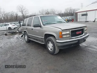 1999 GMC Yukon with VIN 1GKEK13R7XJ753243, listed as a IAAI auction lot 41231957 with 207,092 mi miles. Bid and sale history available at carsss.com. Image 1.