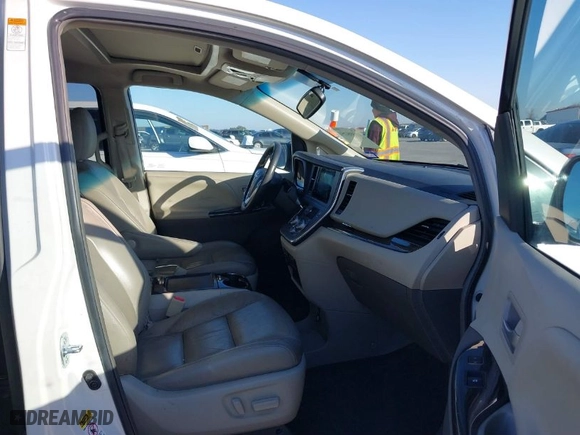 2016 Toyota Sienna XLE with VIN 5TDYK3DC6GS758189, listed as a IAAI auction lot 41598251 with 129,050 mi miles. Bid and sale history available at carsss.com. Image 5.