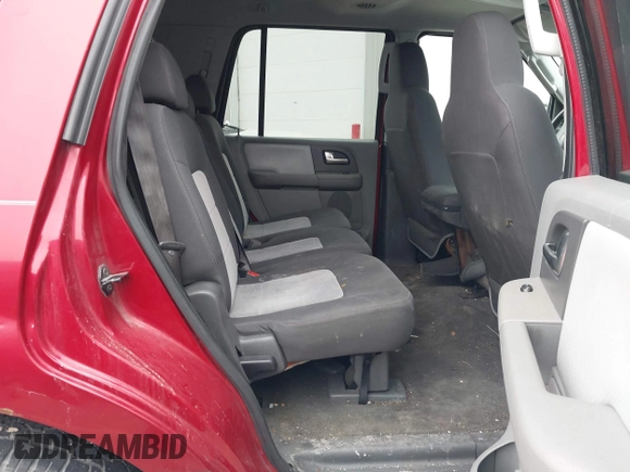 2004 Ford Expedition XLT with VIN 1FMPU16W54LB57799, listed as a IAAI auction lot 41538969 with 289,424 mi miles. Bid and sale history available at carsss.com. Image 8.