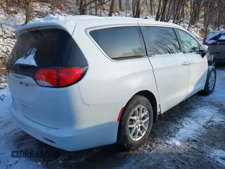 2020 Chrysler Voyager LX z VIN 2C4RC1CG7LR287442, wystawiony jako IAAI lot #41333170 z przebiegiem 30 355 mil mil oraz . Historia ofert i sprzedaży dostępna na DreamBid. Obrazek 4.