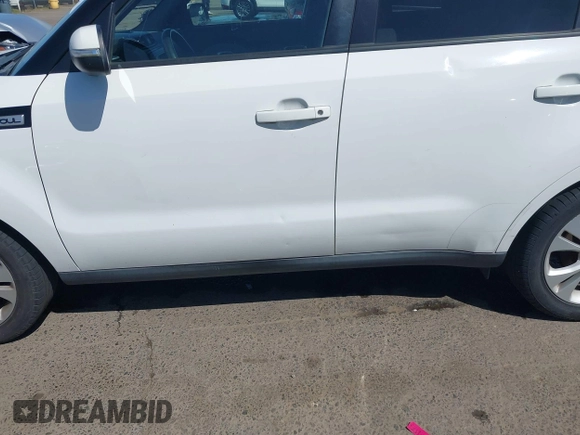 2014 Kia Soul + with VIN KNDJP3A58E7036528, listed as a IAAI auction lot 42014997 with 156,853 mi miles. Bid and sale history available at carsss.com. Image 17.