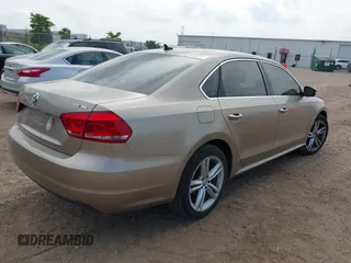 2015 Volkswagen Passat SE z VIN 1VWBV7A3XFC015671, wystawiony jako IAAI lot #41809970 z przebiegiem 192 712 mil mil oraz . Historia ofert i sprzedaży dostępna na DreamBid. Obrazek 4.