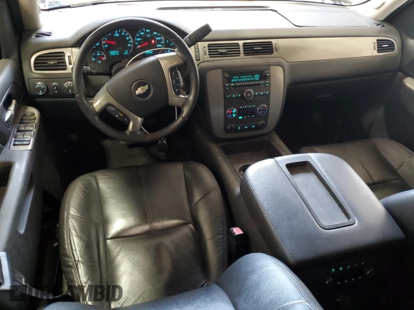 2010 Chevrolet Tahoe LT z VIN 1GNUKBE01AR176625, wystawiony jako Copart lot #59802355 z przebiegiem 99 056 mil mil oraz Czysty tytuł • Clean title. Historia ofert i sprzedaży dostępna na DreamBid. Obrazek 8.
