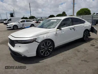 2024 Honda Accord Touring z VIN 1HGCY2F82RA034500, wystawiony jako Copart lot #54598045 z przebiegiem 10 205 mil mil oraz Nie do naprawy • Non repairable. Historia ofert i sprzedaży dostępna na DreamBid. Obrazek 1.