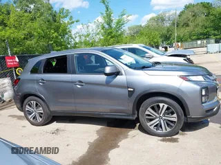 2022 Mitsubishi Outlander ES z VIN JA4ARUAU2NU019775, wystawiony jako IAAI lot #42187972 z przebiegiem 27 639 mil mil oraz . Historia ofert i sprzedaży dostępna na DreamBid. Obrazek 13.