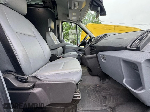 2018 Ford Transit z VIN 1FTYE1CM3JKB27114, wystawiony jako Copart lot #65846875 z przebiegiem 179 145 mil mil oraz Czysty tytuł • Clean title. Historia ofert i sprzedaży dostępna na DreamBid. Obrazek 5.