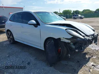 2013 Porsche Cayenne GTS z VIN WP1AD2A25DLA77759, wystawiony jako IAAI lot #42316241 z przebiegiem 212 034 mil mil oraz . Historia ofert i sprzedaży dostępna na DreamBid. Obrazek 1.