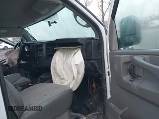 2015 GMC Savana Cargo Van with VIN 1GTW7FCF6F1909405, listed as a IAAI auction lot 41173319 with 180,010 mi miles. Bid and sale history available at carsss.com. Image 5.
