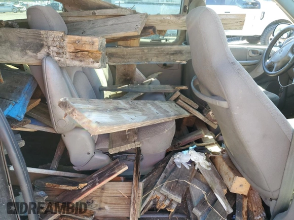 2001 Dodge Caravan Sport with VIN 2B4GP44302R610105, listed as a Copart auction lot 72903194 with 214,768 mi miles and Salvage Title. Bid and sale history available at carsss.com. Image 11.