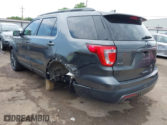 2017 Ford Explorer XLT z VIN 1FM5K7D86HGE19218, wystawiony jako IAAI lot #42344113 z przebiegiem 72 614 mil mil oraz . Historia ofert i sprzedaży dostępna na DreamBid. Obrazek 3.