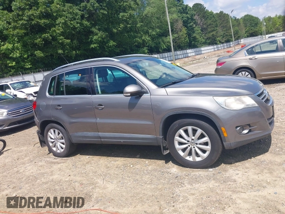 2011 Volkswagen Tiguan SEL z VIN WVGBV7AX5BW512203, wystawiony jako IAAI lot #42273838 z przebiegiem 157 072 mil mil oraz . Historia ofert i sprzedaży dostępna na DreamBid. Obrazek 13.