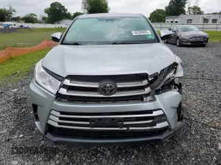 2018 Toyota Highlander LE with VIN 5TDBZRFH0JS841346, listed as a Copart auction lot 58398885 with 61,935 mi miles and Salvage title. Bid and sale history available at DreamBid. Image 5.