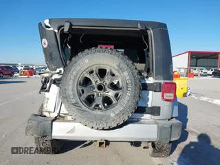 2008 Jeep Wrangler Unlimited Sahara with VIN 1J4GA59108L512527, listed as a IAAI auction lot 41625750 with 176,027 mi miles and . Bid and sale history available at DreamBid. Image 16.