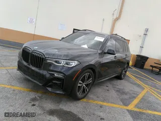 2021 BMW X7 M50i with VIN 5UXCX6C06M9H34992, listed as a IAAI auction lot 41513197 with 22,029 mi miles. Bid and sale history available at carsss.com. Image 2.