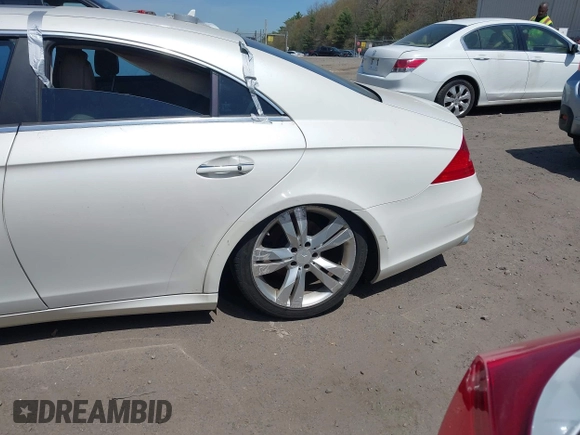 2009 Mercedes-Benz CLS 550 with VIN WDDDJ72X39A140736, listed as a IAAI auction lot 42123417 with Not provided miles and . Bid and sale history available at DreamBid. Image 12.