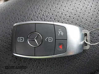 2020 Mercedes-Benz GLC 300 z VIN W1N0G8EBXLF853441, wystawiony jako IAAI lot #42117731 z przebiegiem 75 182 mil mil oraz . Historia ofert i sprzedaży dostępna na DreamBid. Obrazek 11.