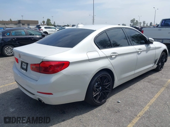 2020 BMW 5 Series 530i z VIN WBAJR3C04LWW69815, wystawiony jako IAAI lot #42247174 z przebiegiem 54 547 mil mil oraz . Historia ofert i sprzedaży dostępna na DreamBid. Obrazek 4.