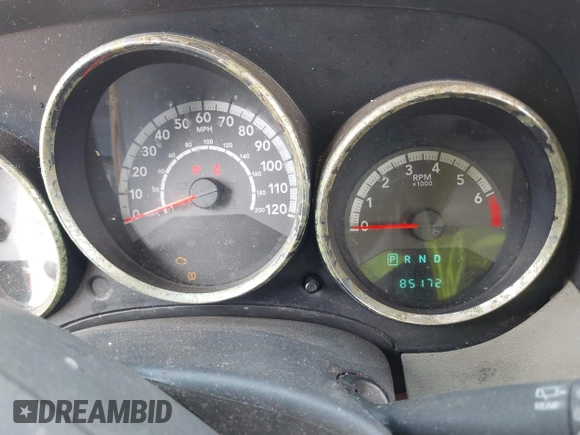 2010 Dodge Caliber Mainstreet z VIN 1B3CB3HA8AD598176, wystawiony jako IAAI lot #42090945 z przebiegiem 85 172 mil mil oraz . Historia ofert i sprzedaży dostępna na DreamBid. Obrazek 7.