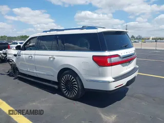 2018 Lincoln Navigator Black Label z VIN 5LMJJ3TT0JEL13071, wystawiony jako IAAI lot #42308766 z przebiegiem 62 903 mil mil oraz . Historia ofert i sprzedaży dostępna na DreamBid. Obrazek 3.