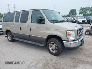2009 Ford Econoline Passenger XL z VIN 1FMNE11L09DA70797, wystawiony jako IAAI lot #42512127 z przebiegiem 180 509 mil mil oraz . Historia ofert i sprzedaży dostępna na DreamBid. Obrazek 1.