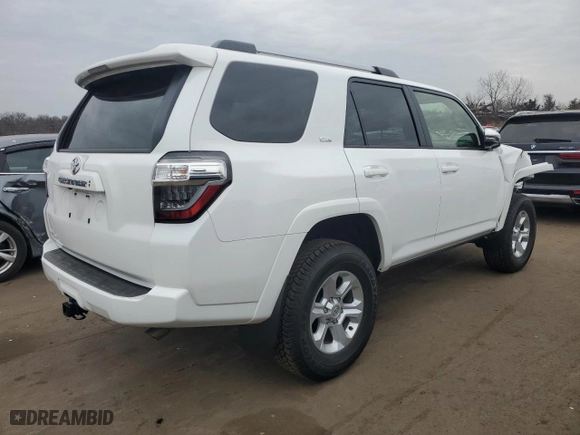 2024 Toyota 4Runner SR5 Premium with VIN JTENU5JR7R6288805, listed as a Copart auction lot 46687345 with 9,407 mi miles and Salvage Title. Bid and sale history available at carsss.com. Image 3.