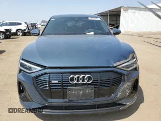 2021 Audi e-tron Sportback Prestige z VIN WA13ABGE6MB007966, wystawiony jako Copart lot #64278064 z przebiegiem 26 989 mil mil oraz Szkody całkowita. Historia ofert i sprzedaży dostępna na DreamBid. Obrazek 5.