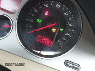 2008 Volkswagen Passat Komfort z VIN WVWLK73C98E161130, wystawiony jako IAAI lot #41498361 z przebiegiem 102 621 mil mil oraz . Historia ofert i sprzedaży dostępna na DreamBid. Obrazek 15.