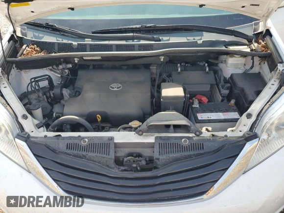 2013 Toyota Sienna LE AAS z VIN 5TDKK3DC8DS367482, wystawiony jako Copart lot #61925235 z przebiegiem 85 285 mil mil oraz Szkoda całkowita • Salvage title. Historia ofert i sprzedaży dostępna na DreamBid. Obrazek 12.