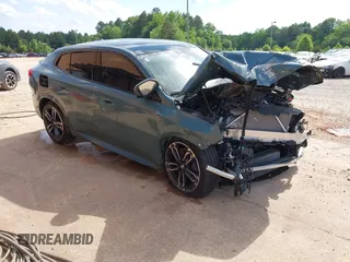 2025 BMW X2 xDrive28i z VIN WBX63GM01S5075478, wystawiony jako IAAI lot #41919737 z przebiegiem 219 mil mil oraz . Historia ofert i sprzedaży dostępna na DreamBid. Obrazek 1.