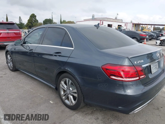2014 Mercedes-Benz E-Class E 250 BlueTEC Luxury with VIN WDDHF0EB6EA942847, listed as a IAAI auction lot 41631294 with 48,650 mi miles. Bid and sale history available at carsss.com. Image 14.