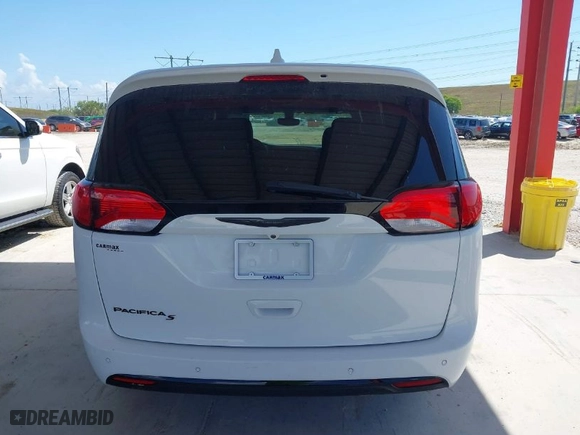 2018 Chrysler Pacifica Touring Plus with VIN 2C4RC1FG4JR358444, listed as a IAAI auction lot 41925349 with 64,196 mi miles. Bid and sale history available at carsss.com. Image 16.