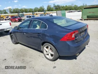 2013 Volvo S60 T5 Premier z VIN YV1612FS6D1228039, wystawiony jako Copart lot #58237355 z przebiegiem 173 884 mil mil oraz Tytuł czysty. Historia ofert i sprzedaży dostępna na DreamBid. Obrazek 2.
