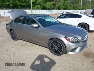 2019 Mercedes-Benz C 300 z VIN 55SWF8DB7KU285916, wystawiony jako IAAI lot #42019328 z przebiegiem 107 293 mil mil oraz . Historia ofert i sprzedaży dostępna na DreamBid. Obrazek 1.