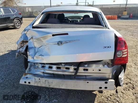 2009 Chrysler 300 LX z VIN 2C3KA43D79H505560, wystawiony jako Copart lot #45428795 z przebiegiem 49 295 mil mil oraz Szkoda całkowita • Salvage title. Historia ofert i sprzedaży dostępna na DreamBid. Obrazek 6.