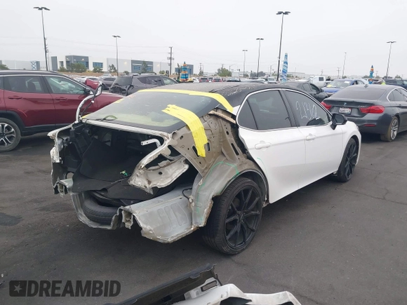 2018 Toyota Camry LE z VIN 4T1B11HK7JU111555, wystawiony jako IAAI lot #42421362 z przebiegiem 102 404 mil mil oraz . Historia ofert i sprzedaży dostępna na DreamBid. Obrazek 6.