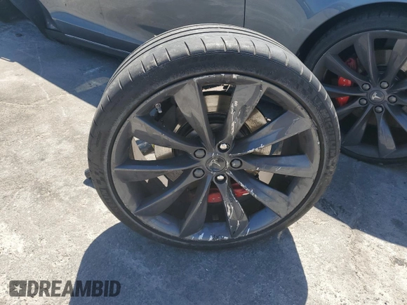 2013 Tesla Model S Performance с VIN 5YJSA1CP1DFP26946, выставлен на аукционе Copart как лот 50133094 с пробегом 80 045 миль миль и Списание • Salvage title. История ставок и продаж доступна на DreamBid. Изображение 12.