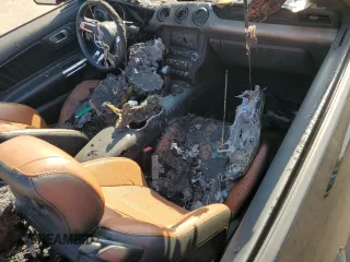 2022 Ford Mustang EcoBoost с VIN 1FATP8UH0N5103135, выставлен на аукционе Copart как лот 57227615 с пробегом Не указан миль и На запчасти • Non repairable. История ставок и продаж доступна на DreamBid. Изображение 8.