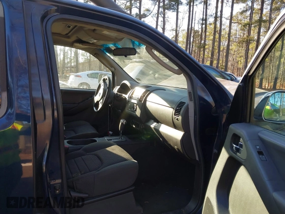 2006 Nissan Frontier SE z VIN 1N6AD07W66C444569, wystawiony jako IAAI lot #41363388 z przebiegiem 373 359 mil mil oraz . Historia ofert i sprzedaży dostępna na DreamBid. Obrazek 5.