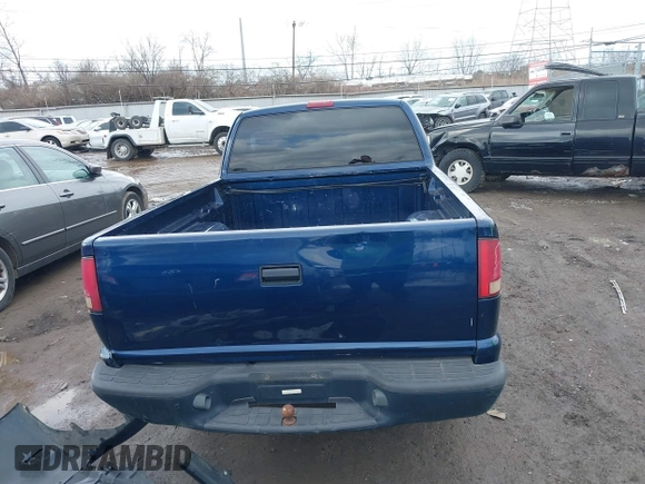 2000 Chevrolet S-10 LS with VIN 1GCCS19WXY8242120, listed as a IAAI auction lot 41675109 with 196,408 mi miles. Bid and sale history available at carsss.com. Image 16.