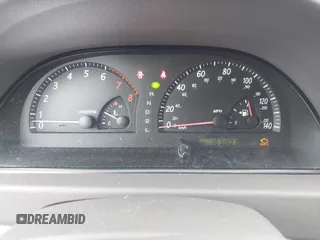 2003 Toyota Camry LE z VIN 4T1BE30K13U746690, wystawiony jako IAAI lot #42220794 z przebiegiem 165 807 mil mil oraz . Historia ofert i sprzedaży dostępna na DreamBid. Obrazek 7.