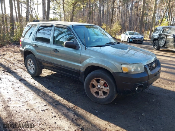 2007 Ford Escape XLT with VIN 1FMYU03147KA04848, listed as a IAAI auction lot 41699837 with 170,356 mi miles. Bid and sale history available at carsss.com. Image 1.