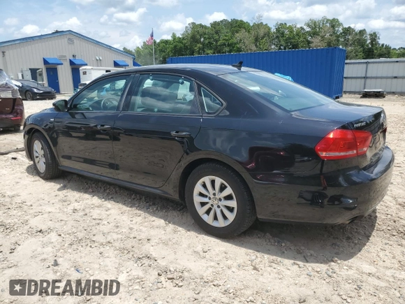 2014 Volkswagen Passat S z VIN 1VWAT7A30EC078066, wystawiony jako Copart lot #58312015 z przebiegiem 123 397 mil mil oraz Szkoda całkowita • Salvage title. Historia ofert i sprzedaży dostępna na DreamBid. Obrazek 2.