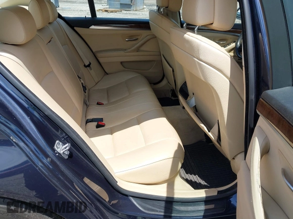 2013 BMW 5 Series 528i xDrive z VIN WBAXH5C50DDW16210, wystawiony jako IAAI lot #42369339 z przebiegiem 125 917 mil mil oraz . Historia ofert i sprzedaży dostępna na DreamBid. Obrazek 8.