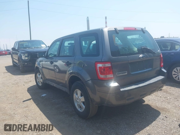2009 Ford Escape XLS z VIN 1FMCU02729KC33600, wystawiony jako IAAI lot #42469557 z przebiegiem 185 605 mil mil oraz . Historia ofert i sprzedaży dostępna na DreamBid. Obrazek 3.