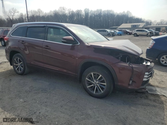 2017 Toyota Highlander XLE with VIN 5TDJZRFH4HS462890, listed as a Copart auction lot 48842515 with 136,303 mi miles and Salvage Title. Bid and sale history available at carsss.com. Image 4.