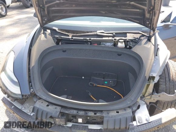 2018 Tesla Model 3 Long Range Battery z VIN 5YJ3E1EA2JF039262, wystawiony jako IAAI lot #42463443 z przebiegiem 77 482 mil mil oraz . Historia ofert i sprzedaży dostępna na DreamBid. Obrazek 10.