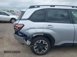 2025 Subaru Forester Premium z VIN JF2SLDDC1SH441525, wystawiony jako IAAI lot #42276340 z przebiegiem 6 389 mil mil oraz . Historia ofert i sprzedaży dostępna na DreamBid. Obrazek 18.