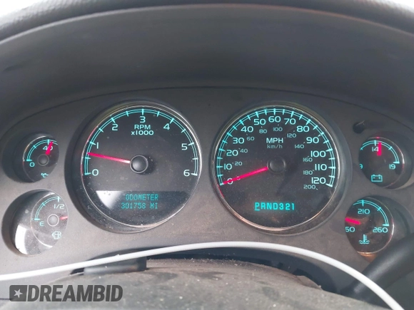 2008 Chevrolet Suburban LTZ z VIN 3GNFK16338G185462, wystawiony jako IAAI lot #42298299 z przebiegiem 301 758 mil mil oraz . Historia ofert i sprzedaży dostępna na DreamBid. Obrazek 7.