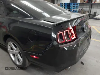 2014 Ford Mustang GT z VIN 1ZVBP8CFXE5257404, wystawiony jako IAAI lot #42731944 z przebiegiem 308 695 mil mil oraz . Historia ofert i sprzedaży dostępna na DreamBid. Obrazek 6.